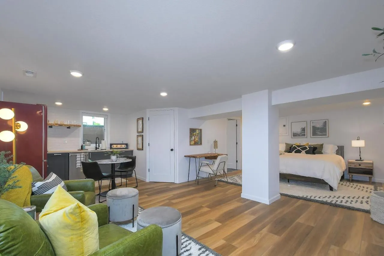 Bright & Modern Basement Apartment Dt N'Hood Vancouver 0*,