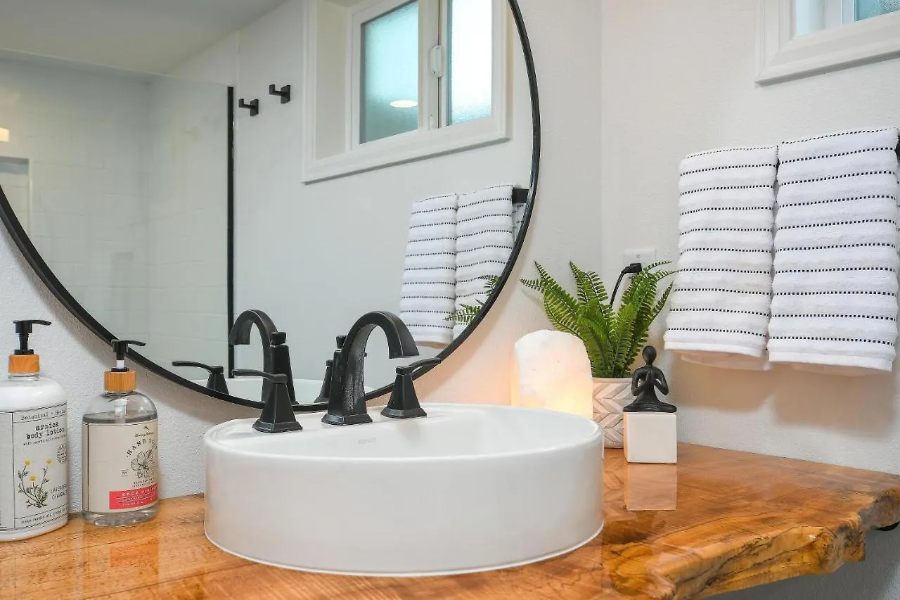 Bright & Modern Basement Apartment Dt N'Hood Vancouver