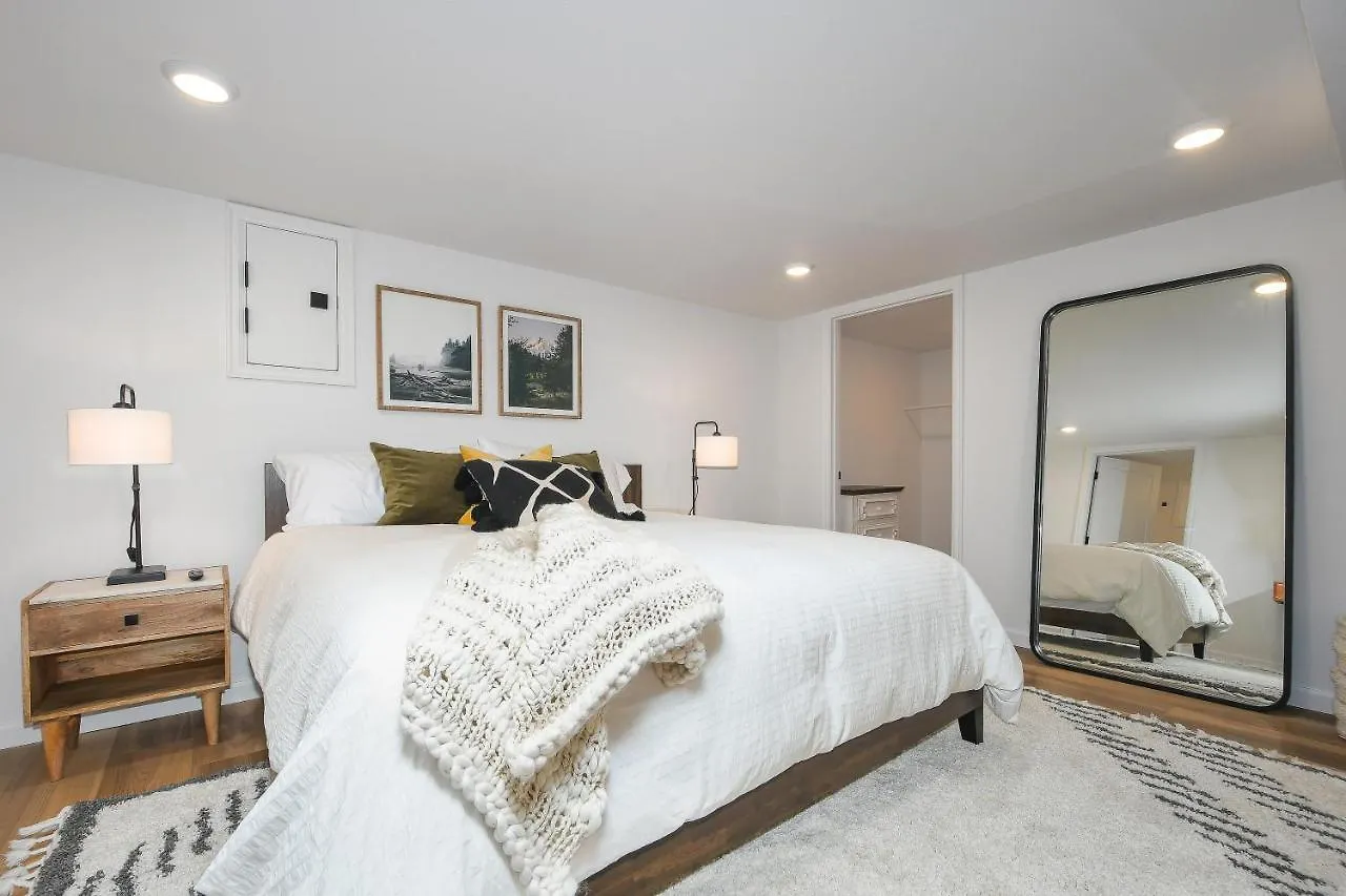Bright & Modern Basement Apartment Dt N'Hood Vancouver USA