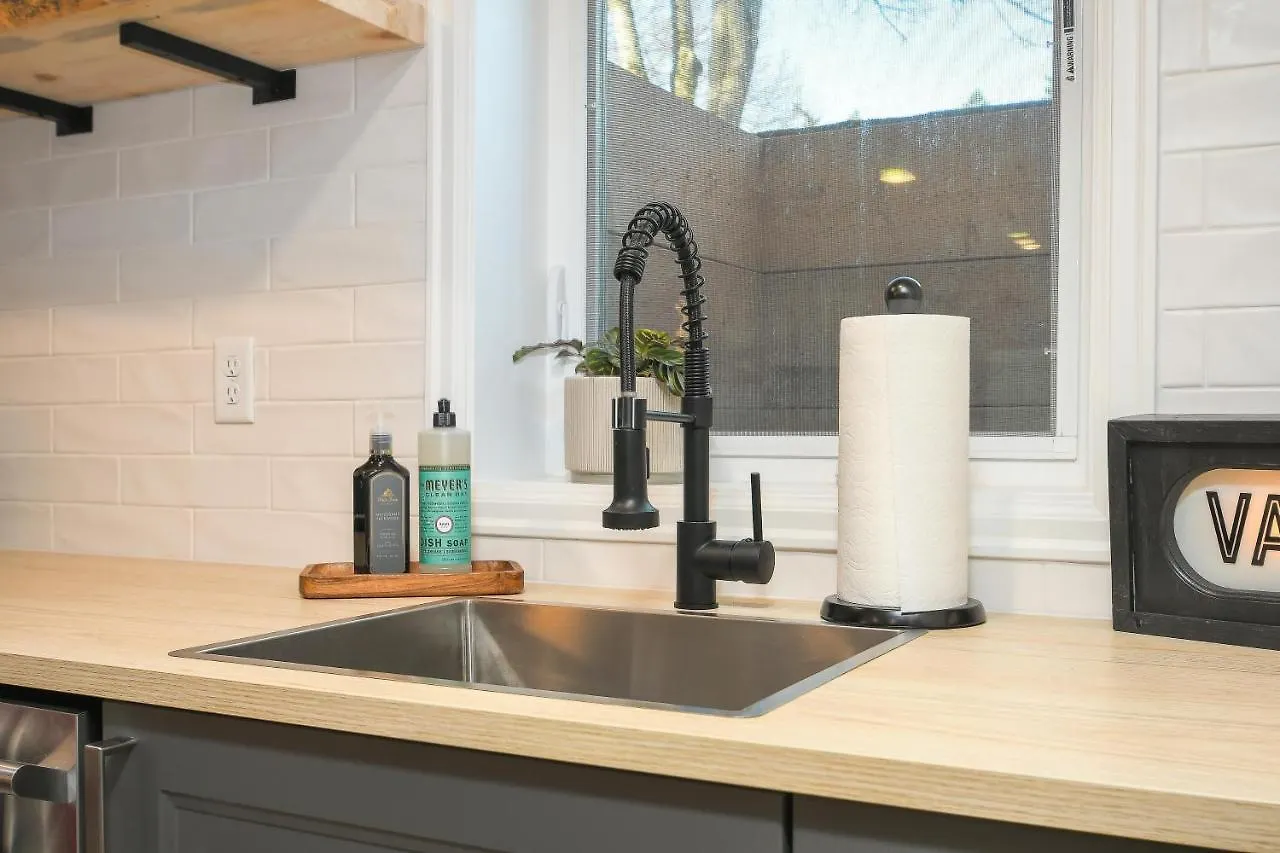 Bright & Modern Basement Apartment Dt N'Hood Vancouver