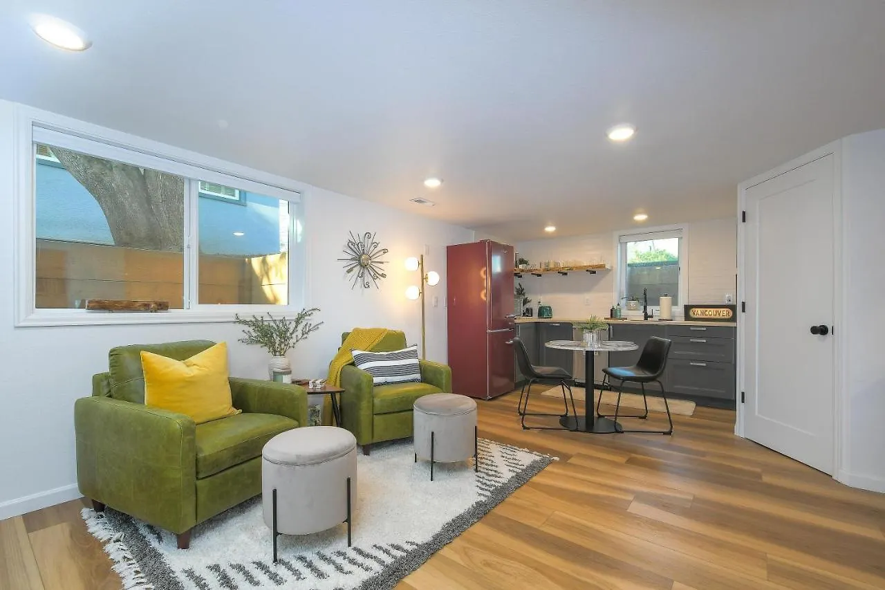 Bright & Modern Basement Apartment Dt N'Hood Vancouver USA
