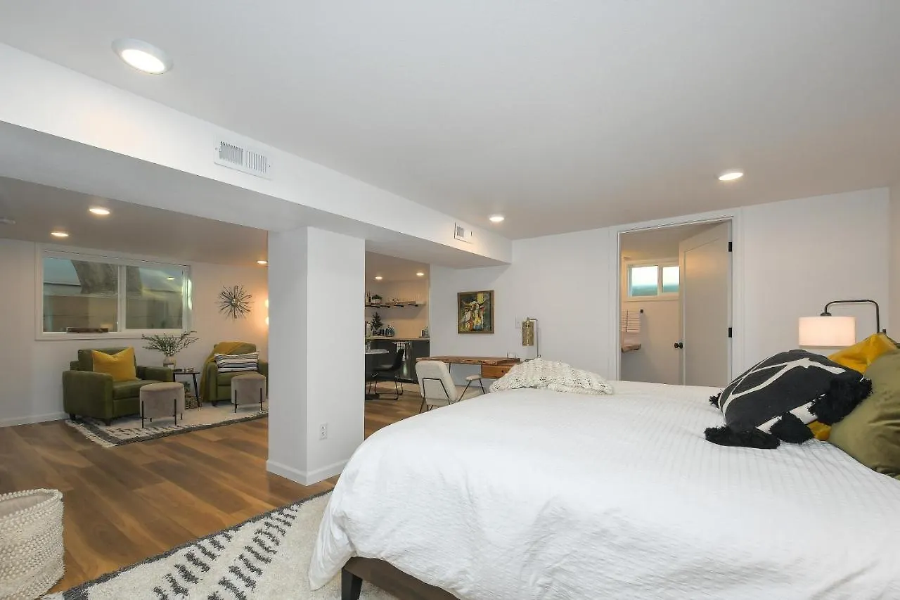 Bright & Modern Basement Apartment Dt N'Hood Vancouver 0*,  USA